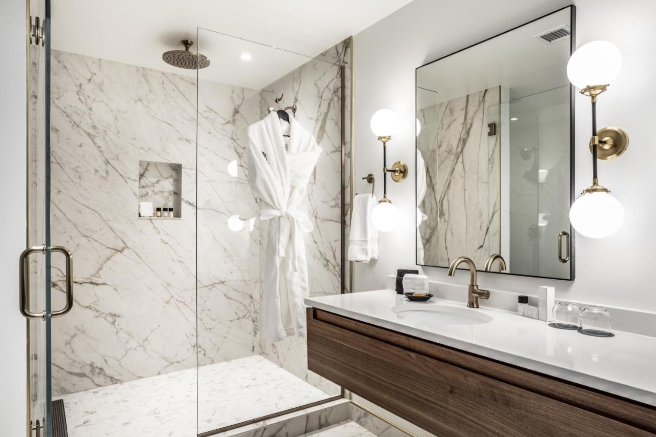 Bottleworks Hotel Indianapolis Bagian luar foto