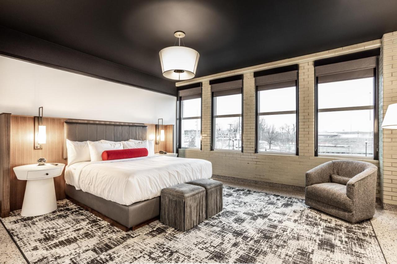 Bottleworks Hotel Indianapolis Bagian luar foto