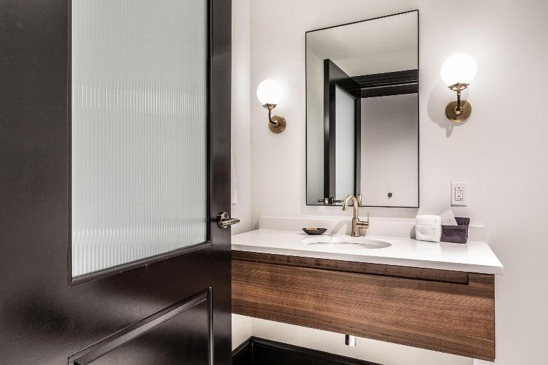 Bottleworks Hotel Indianapolis Bagian luar foto